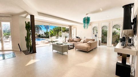 Esta villa con amarre privado está en un canal ancho en Empuriabrava, con el sur de cara, en una parcela de 716 m.Tres cosas la ha, immagine 4