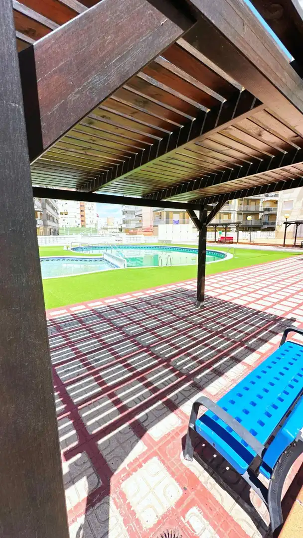 Piscina de Apartamento en venta en Gandia con Amueblado, Balcón y Piscina comunitaria