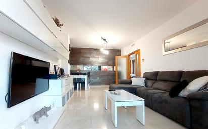 Living room of Flat for sale in Montcada i Reixac  with Air Conditioner, Oven and Balcony