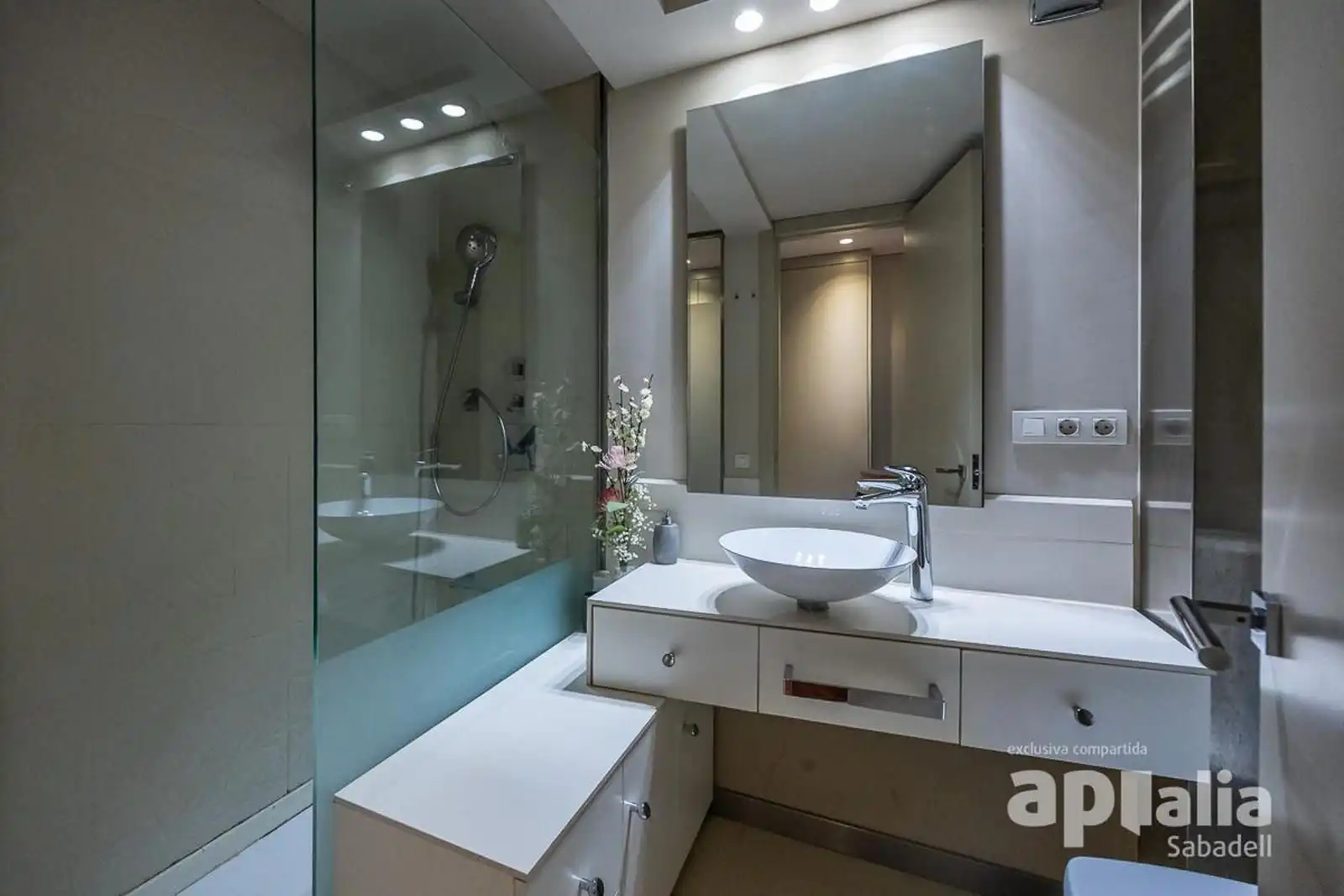 Baño de Ático en venta en Sabadell con Aire acondicionado, Calefacción y Parquet