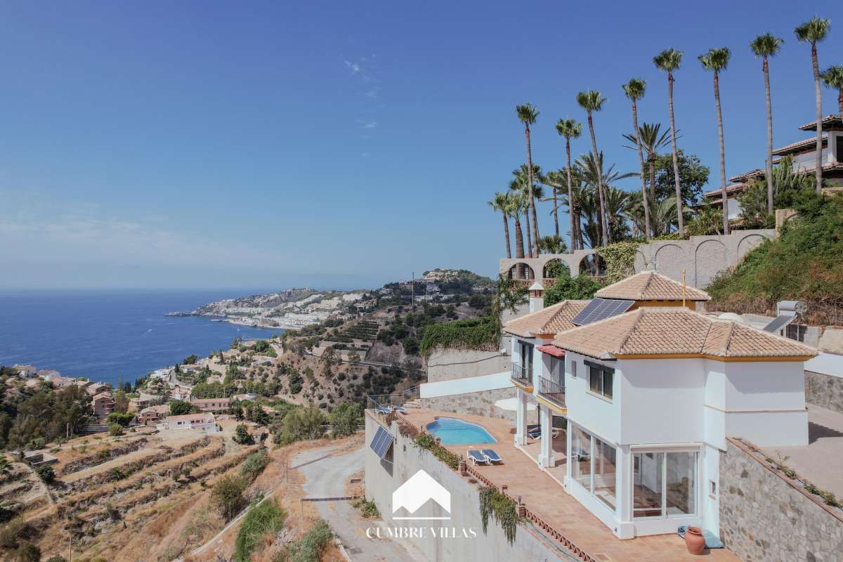 Vista exterior de Casa o xalet en venda en Almuñécar amb Terrassa, Moblat i Internet