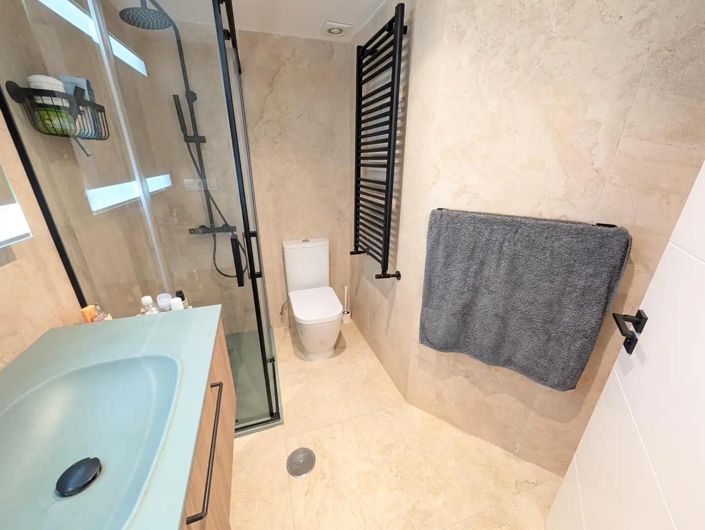 Baño de Piso en venta en Oviedo  con Calefacción, Parquet y Terraza