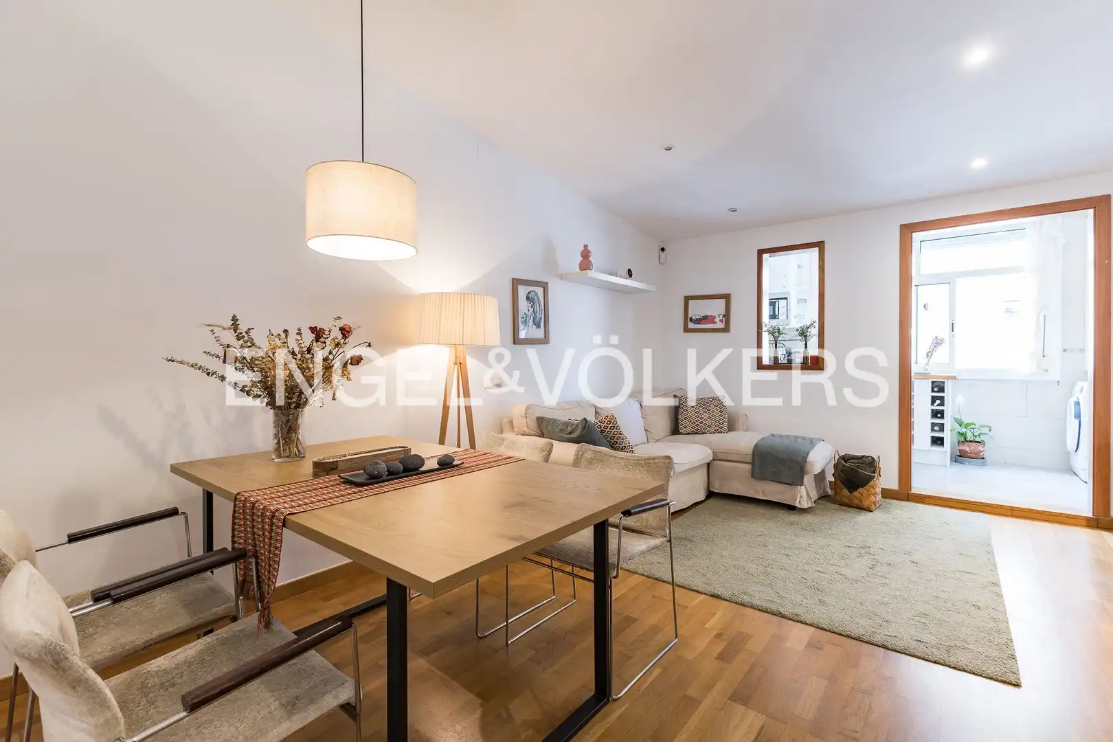 Vista exterior de Piso en venta en Barcelona con Calefacción, Parquet y Balcón