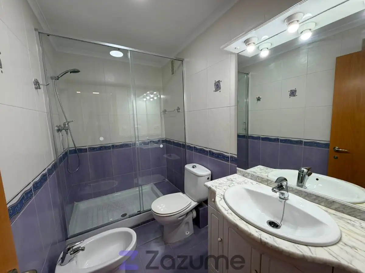 Bathroom of Flat for rent in Valencia  with Air Conditioner, Furnished and Oven