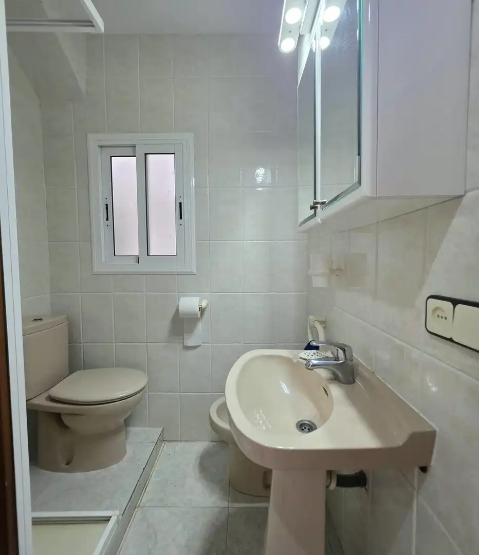Baño de Piso en venta en Salou con Aire acondicionado, Terraza y Amueblado