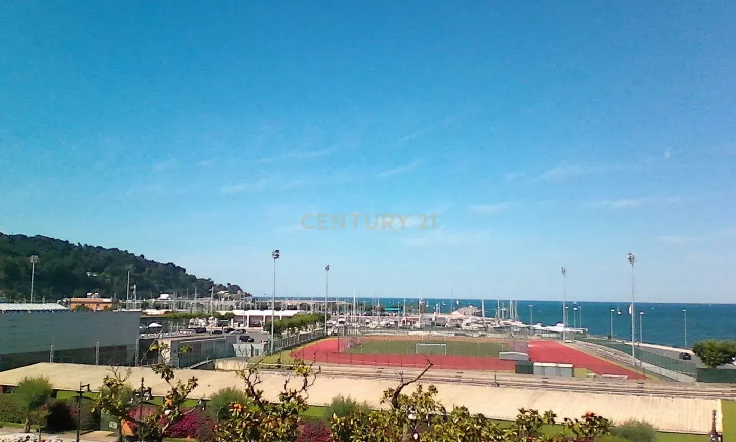 Vista exterior de Pis en venda en Hondarribia amb Terrassa
