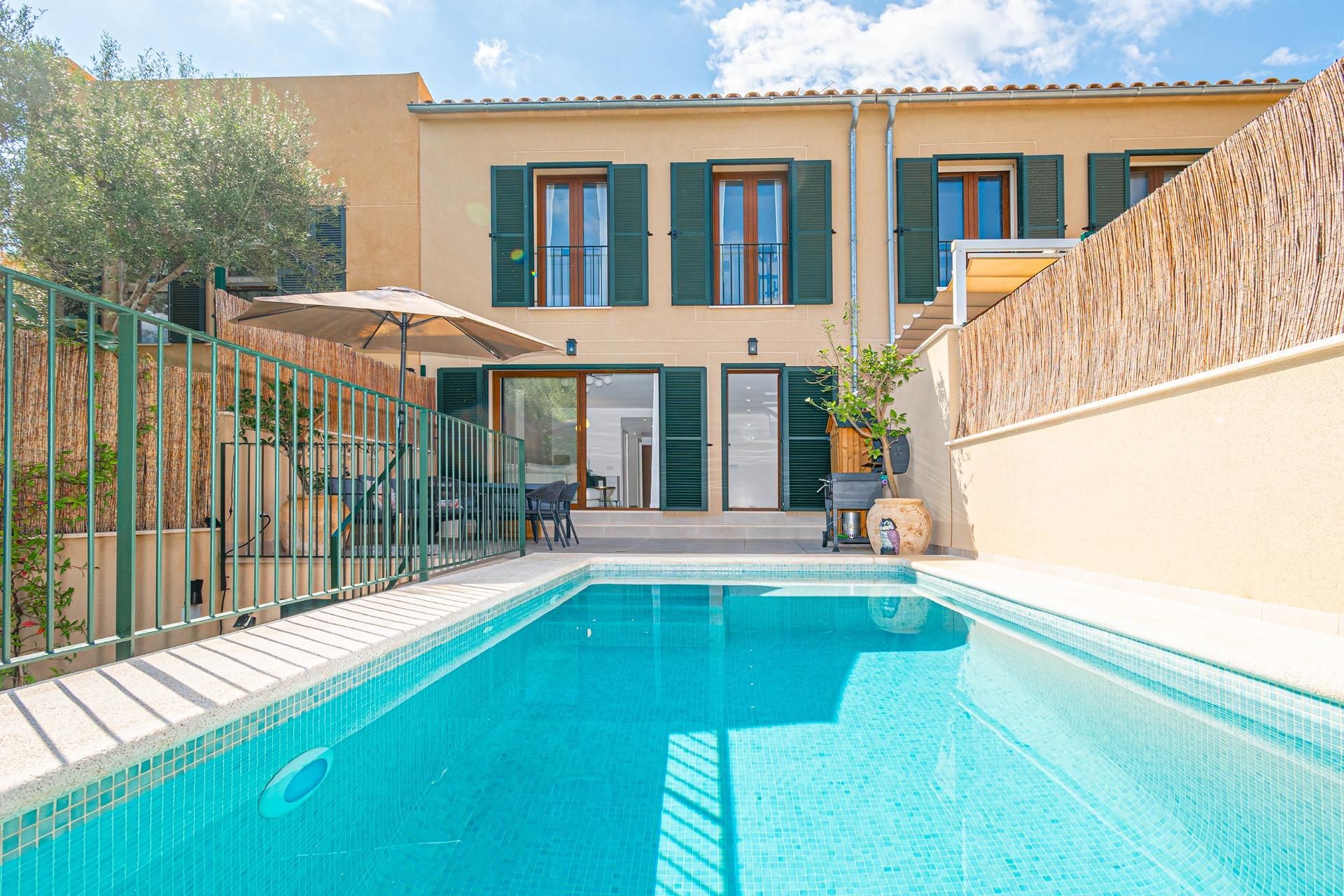 Exterior view of Single-family semi-detached for sale in Marratxí  with Private garden, Terrace and Swimming Pool