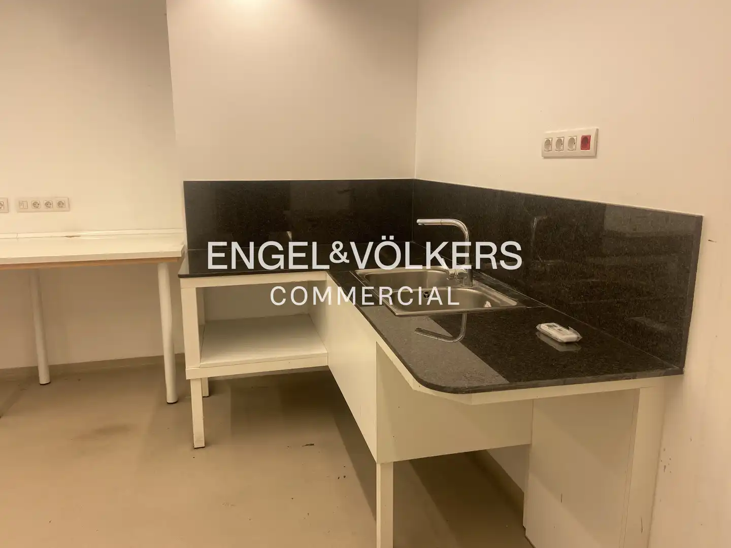 Oficina de alquiler en L'Hospitalet de Llobregat con Terraza