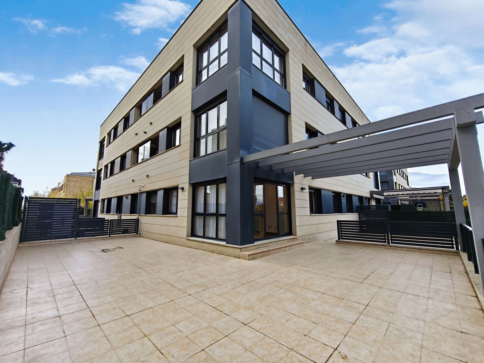 Exterior view of Flat for sale in  Logroño  with Air Conditioner, Heating and Private garden