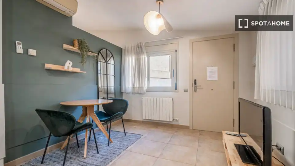 Dining room of Flat for rent in Barcelona  with Air Conditioner, Heating and Furnished