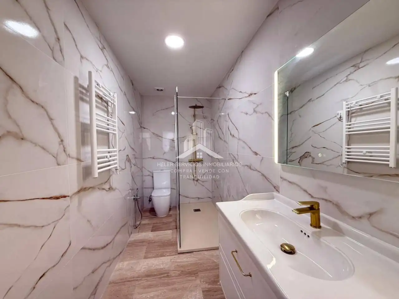 Baño de Piso en venta en Castellón de la Plana / Castelló de la Plana con Aire acondicionado, Calefacción y Alarma