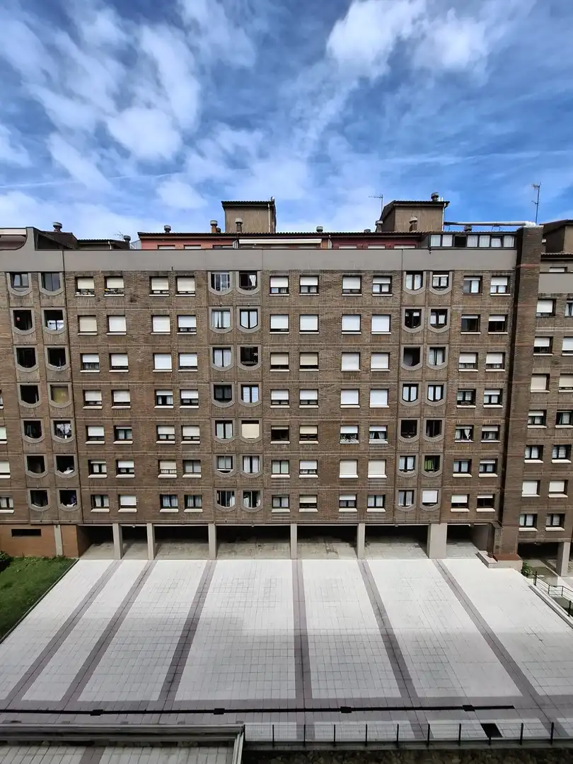 Vista exterior de Pis de lloguer en Gijón  amb Calefacció, Parquet i Terrassa