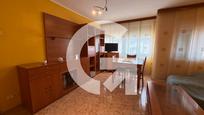 Sala d'estar de Pis en venda en Cornellà de Llobregat amb Forn