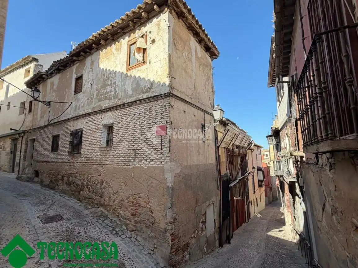 Vista exterior de Casa adosada en venda en Toledo amb Terrassa i Balcó