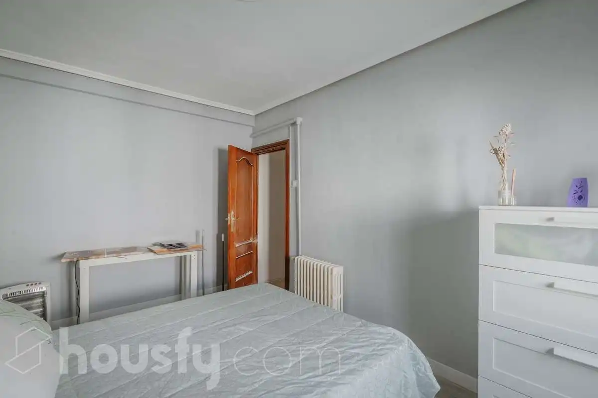 Bedroom of Flat for sale in Valladolid  with Air Conditioner and Terrace
