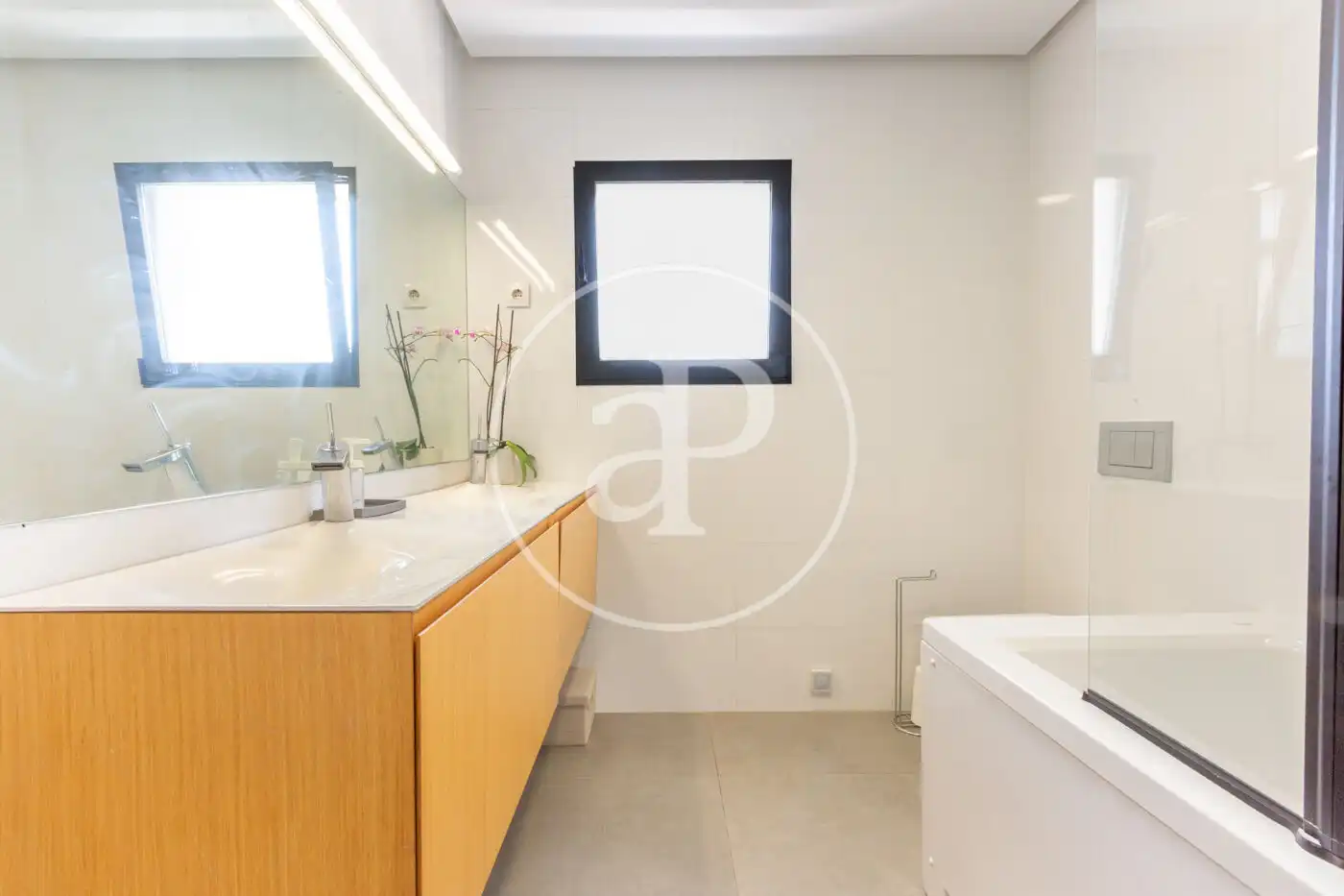 Bathroom of Houses for sale in L'Eliana  with Air Conditioner, Heating and Private garden
