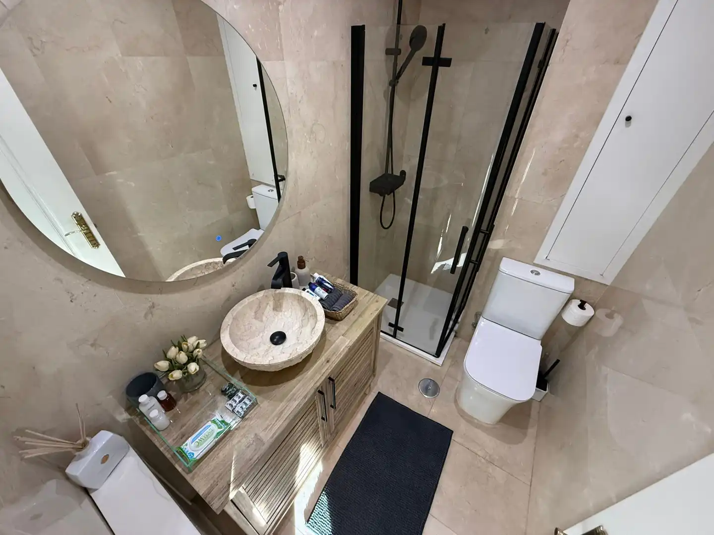 Bany de Apartament de lloguer en Madrid amb Calefacció, Moblat i Forn