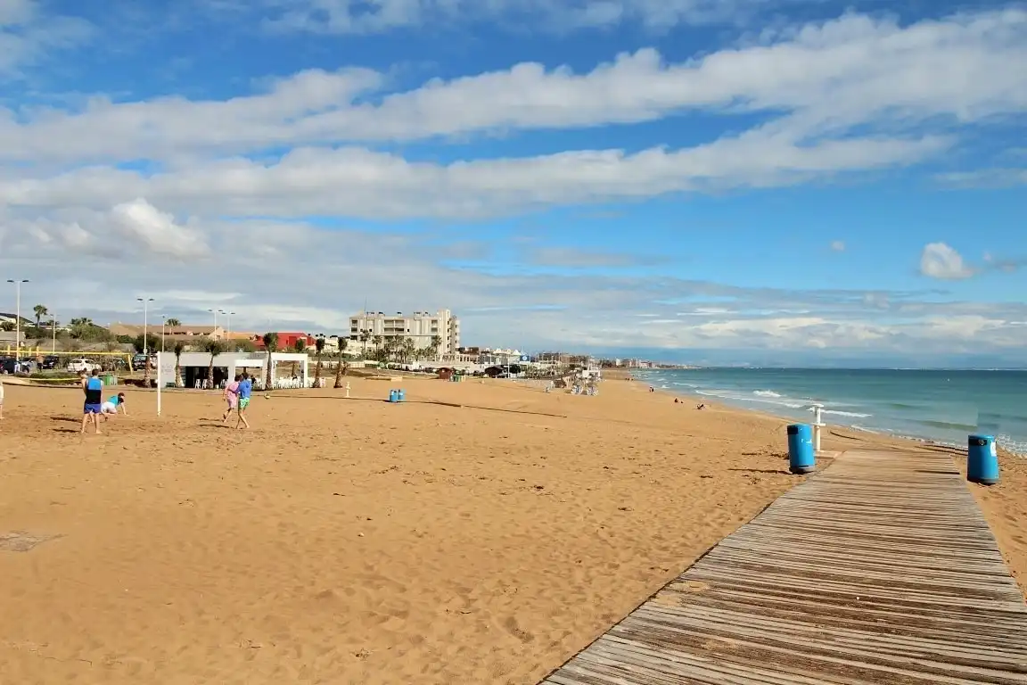 Vista exterior de Estudi en venda en Torrevieja amb Aire condicionat, Moblat i Forn