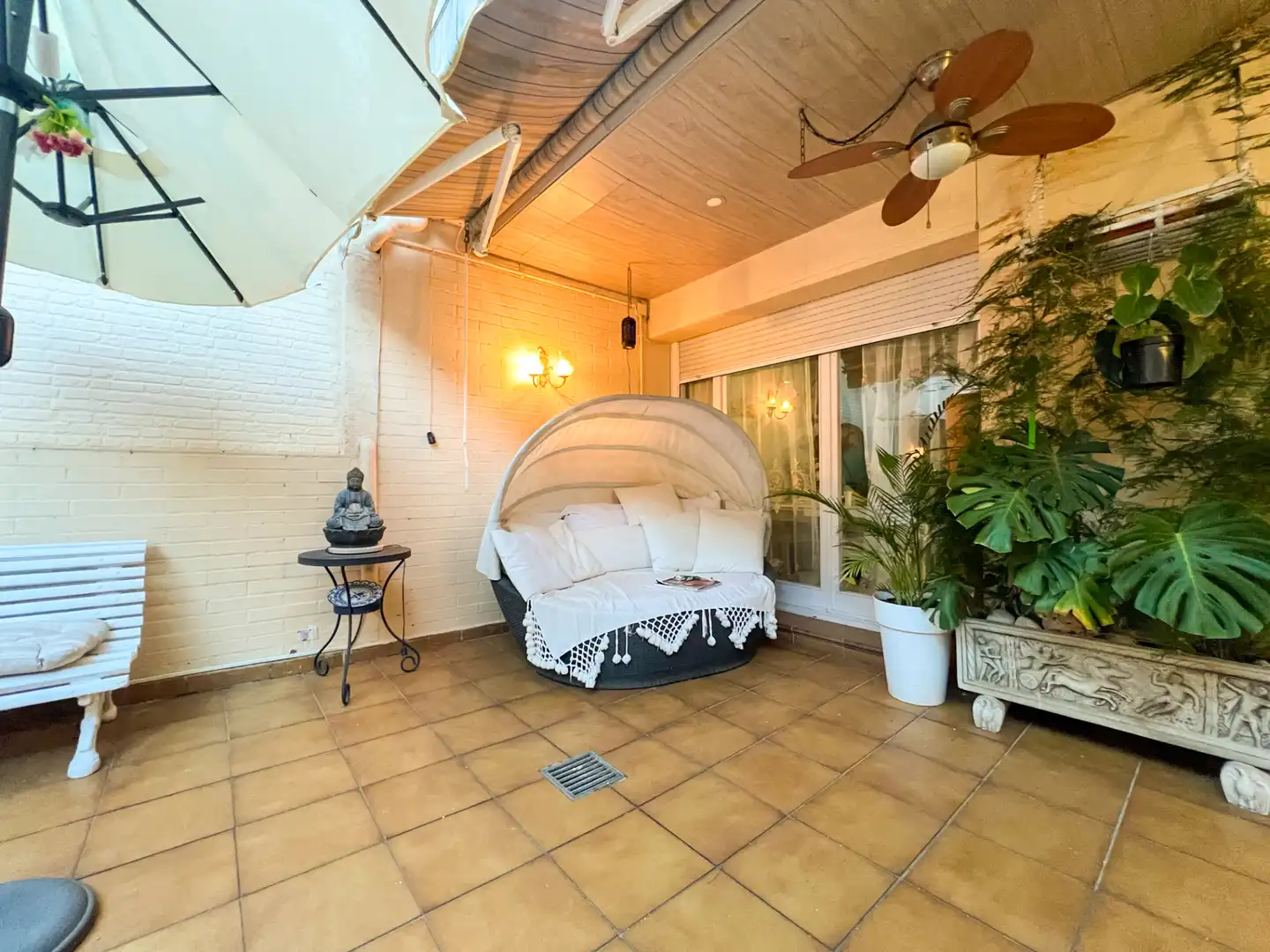 Terrasse von Einfamilien-Reihenhaus zum Verkauf in Mollet del Vallès mit Klimaanlage, Heizung und Privatgarten