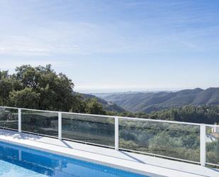 Piscina de Apartament en venda en Istán amb Aire condicionat, Calefacció i Terrassa