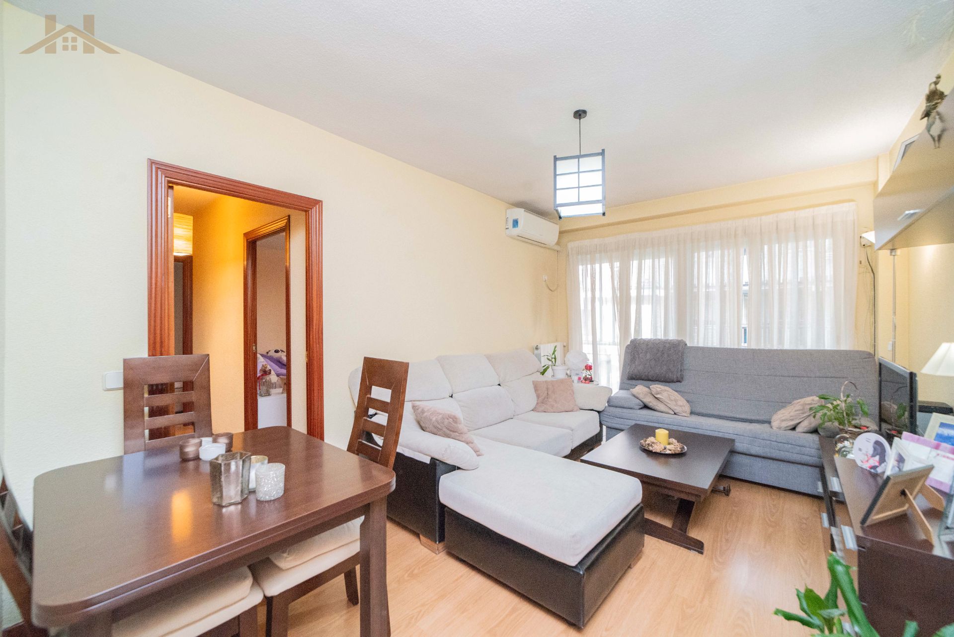 Sala d'estar de Pis en venda en Parla amb Aire condicionat i Terrassa