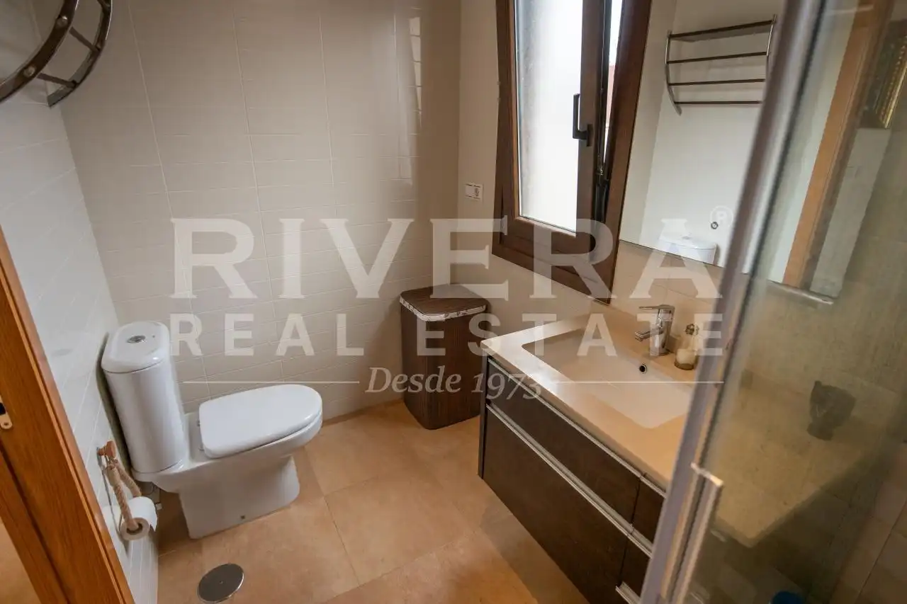 Badezimmer von Wohnung zum Verkauf in Sanxenxo mit Heizung, Terrasse und Abstellraum