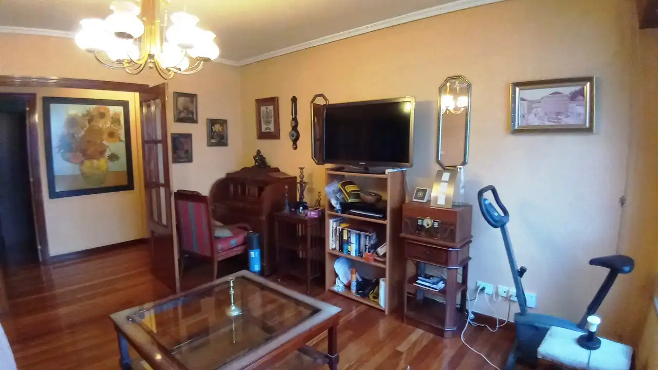 Sala de estar de Piso en venta en Santurtzi  con Calefacción, Trastero y Amueblado