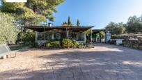 Vista exterior de Casa o xalet en venda en Cogollos de la Vega amb Aire condicionat, Terrassa i Piscina