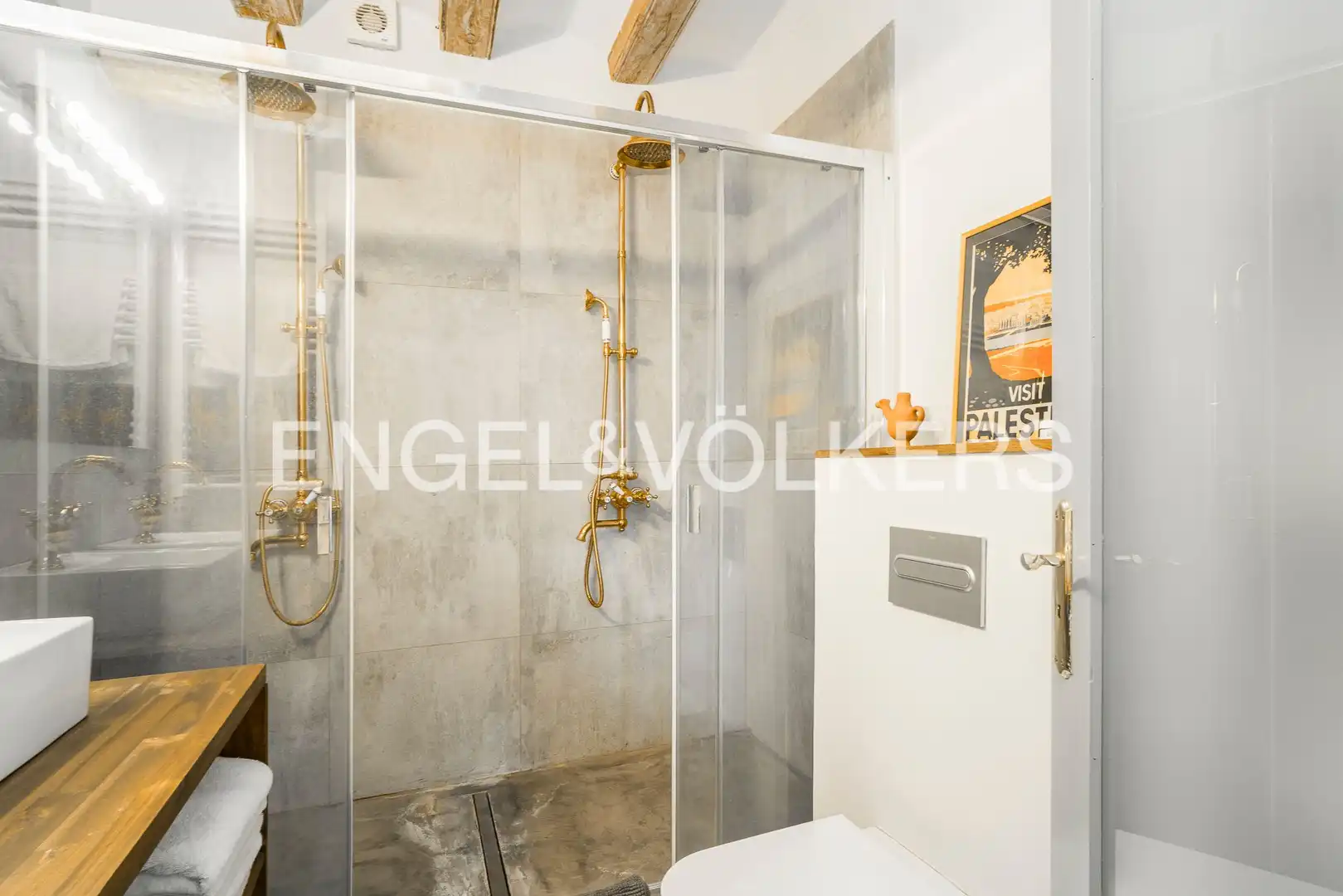 Bathroom of Flat for rent in Barcelona  with Air Conditioner, Heating and Storage room
