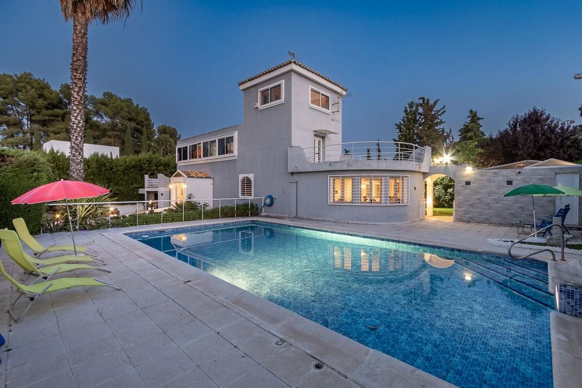 Piscina de Casa o xalet en venda en Albolote amb Calefacció, Jardí privat i Terrassa