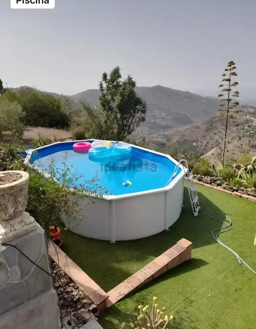 Piscina de Finca rústica en venda en Sayalonga amb Aire condicionat