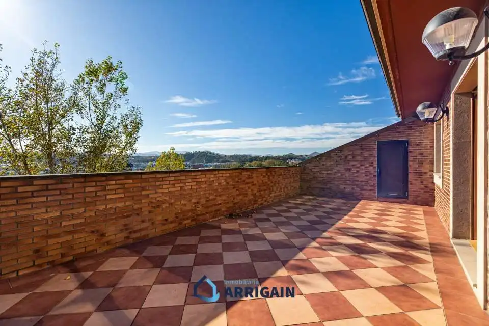 Terrassa de Casa adosada en venda en Donostia - San Sebastián  amb Calefacció, Jardí privat i Terrassa