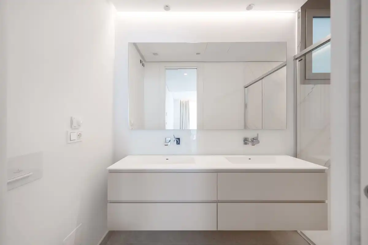 Badezimmer von Wohnung zur Miete in Benahavís mit Abstellraum