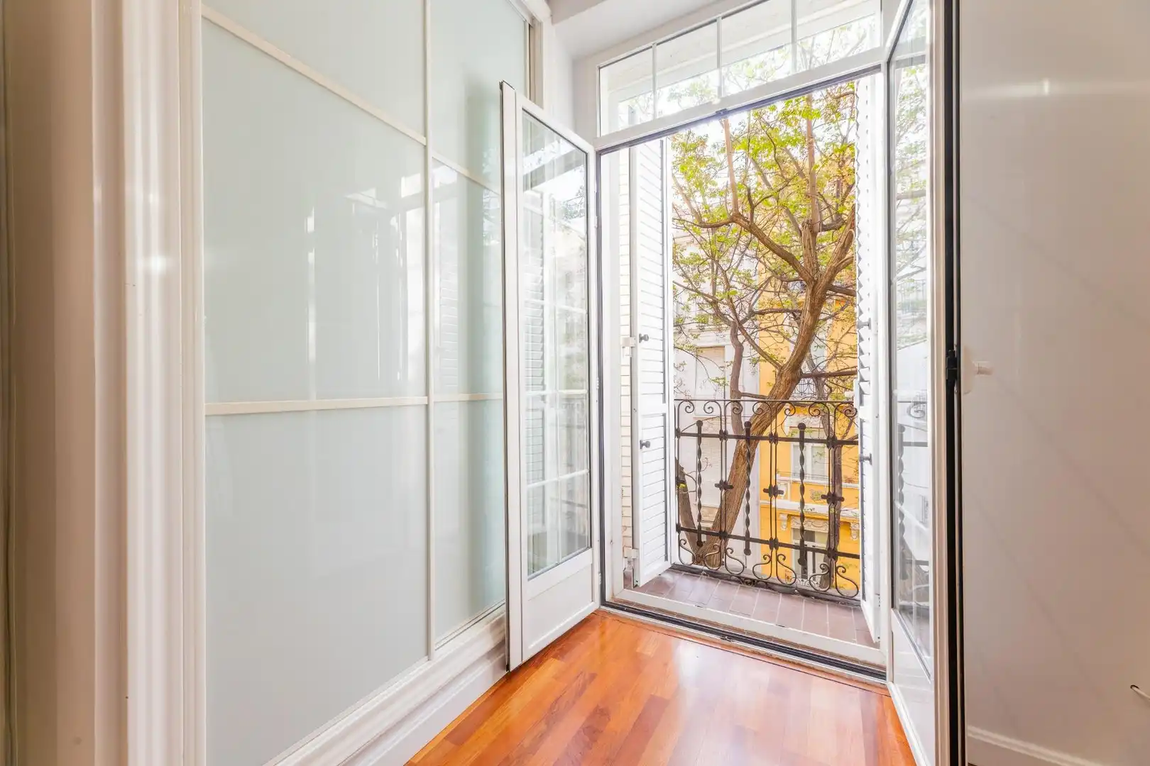 Balcony of Flat for rent in  Valencia Capital  with Air Conditioner, Heating and Furnished