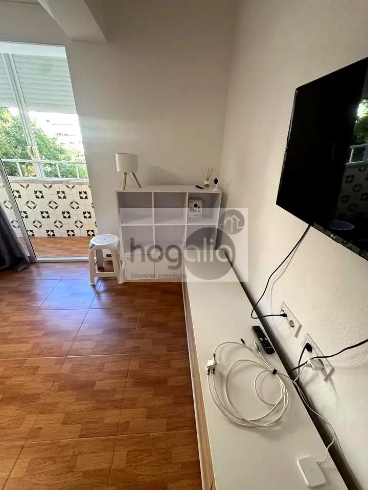 Bedroom of Flat for rent in Sevilla  with Storage room and Furnished
