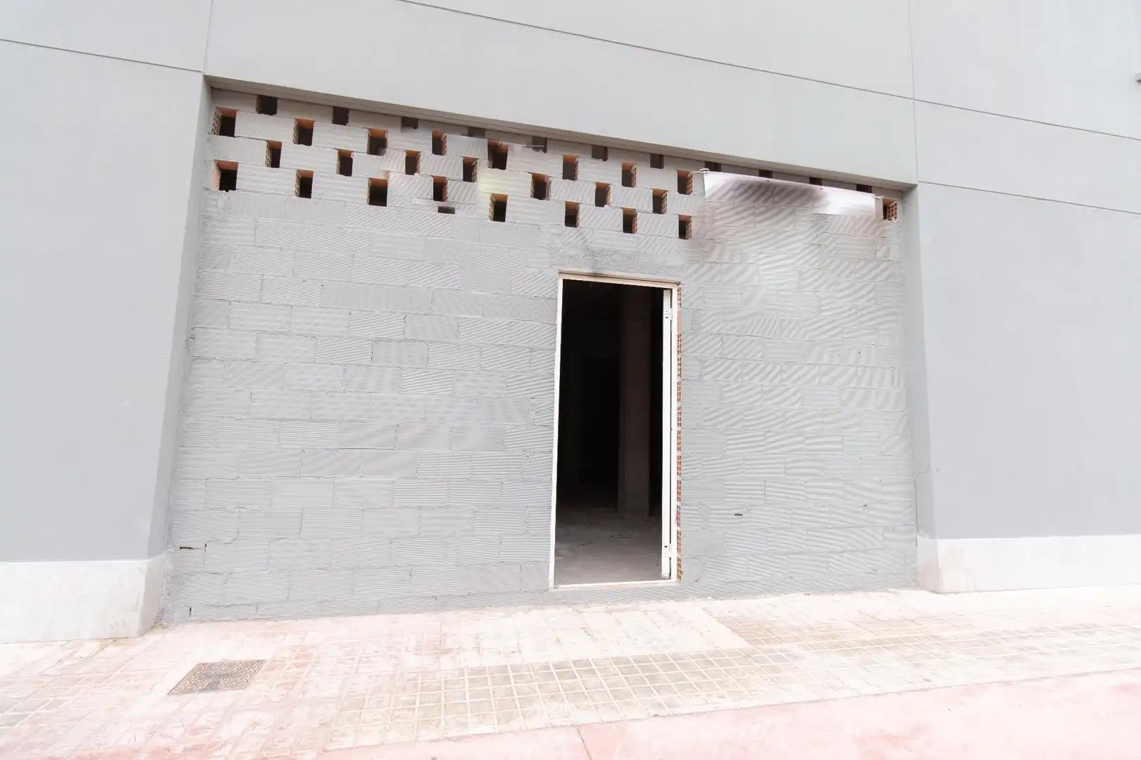 Vista exterior de Local en venta en Sagunto / Sagunt