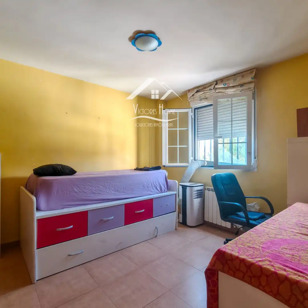 Habitación de Casa adosada en venta en Rivas-Vaciamadrid con Aire acondicionado, Calefacción y Jardín privado