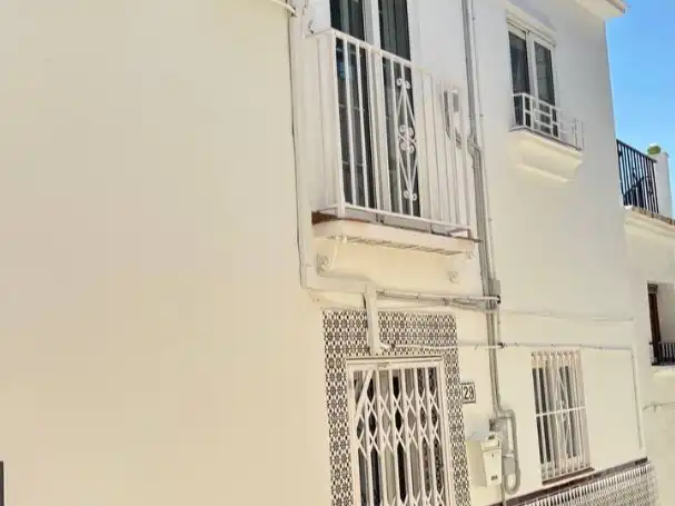 Vista exterior de Casa adosada en venda en Algarrobo amb Aire condicionat, Terrassa i Balcó