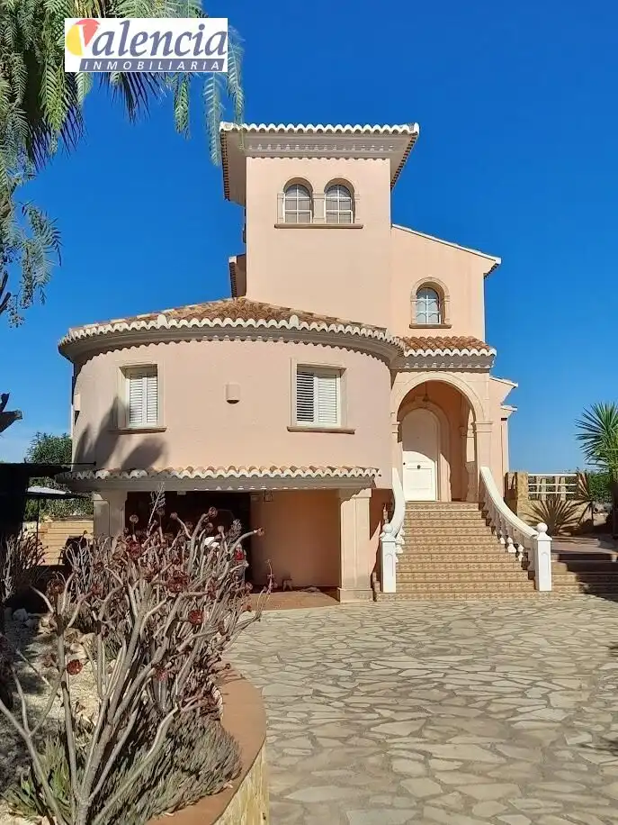Vista exterior de Casa o chalet en venta en Chiva con Jardín privado
