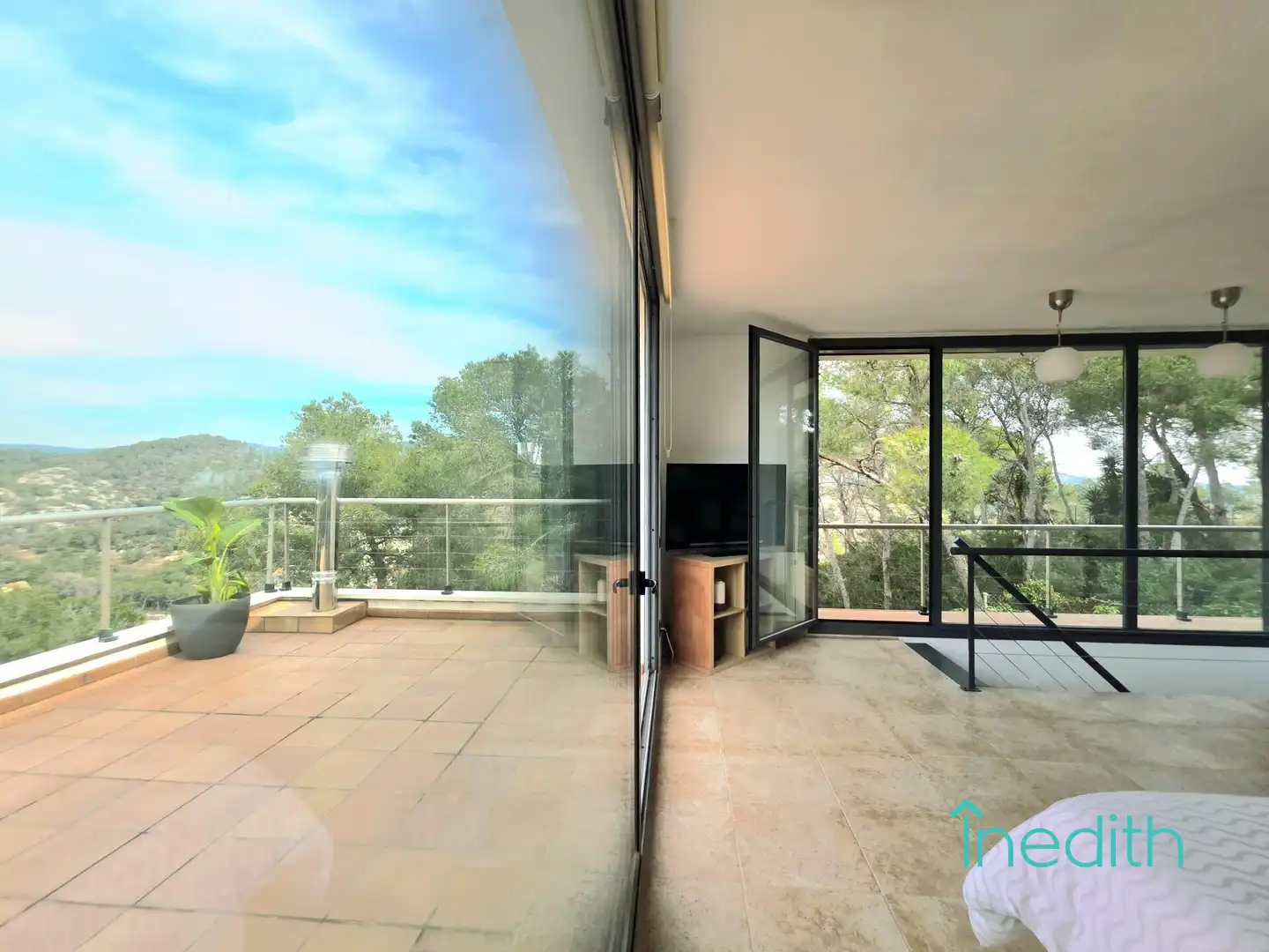 Vista exterior de Casa o xalet en venda en Cubelles amb Calefacció, Jardí privat i Terrassa