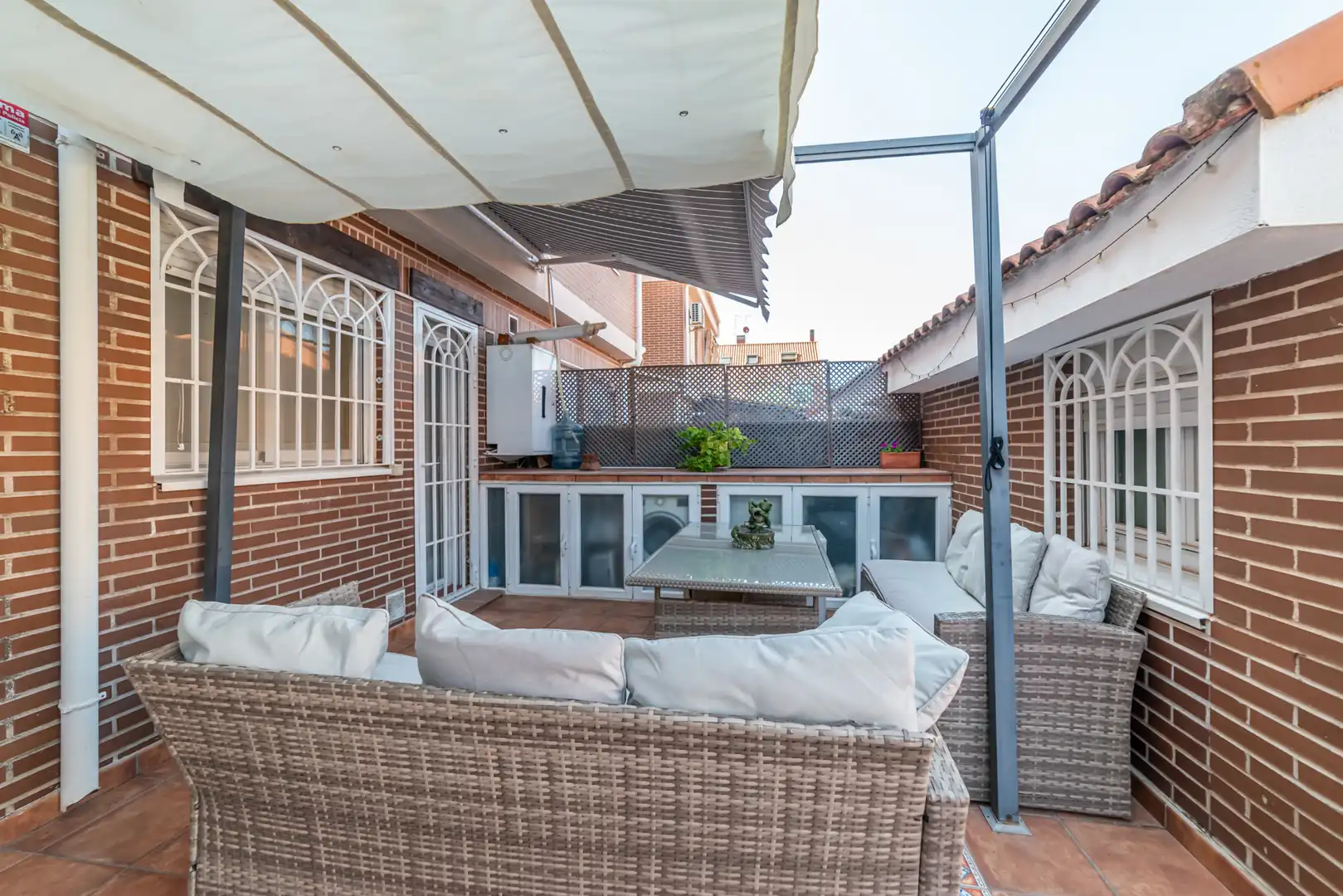 Terrassa de Casa adosada en venda en Parla amb Aire condicionat, Calefacció i Jardí privat