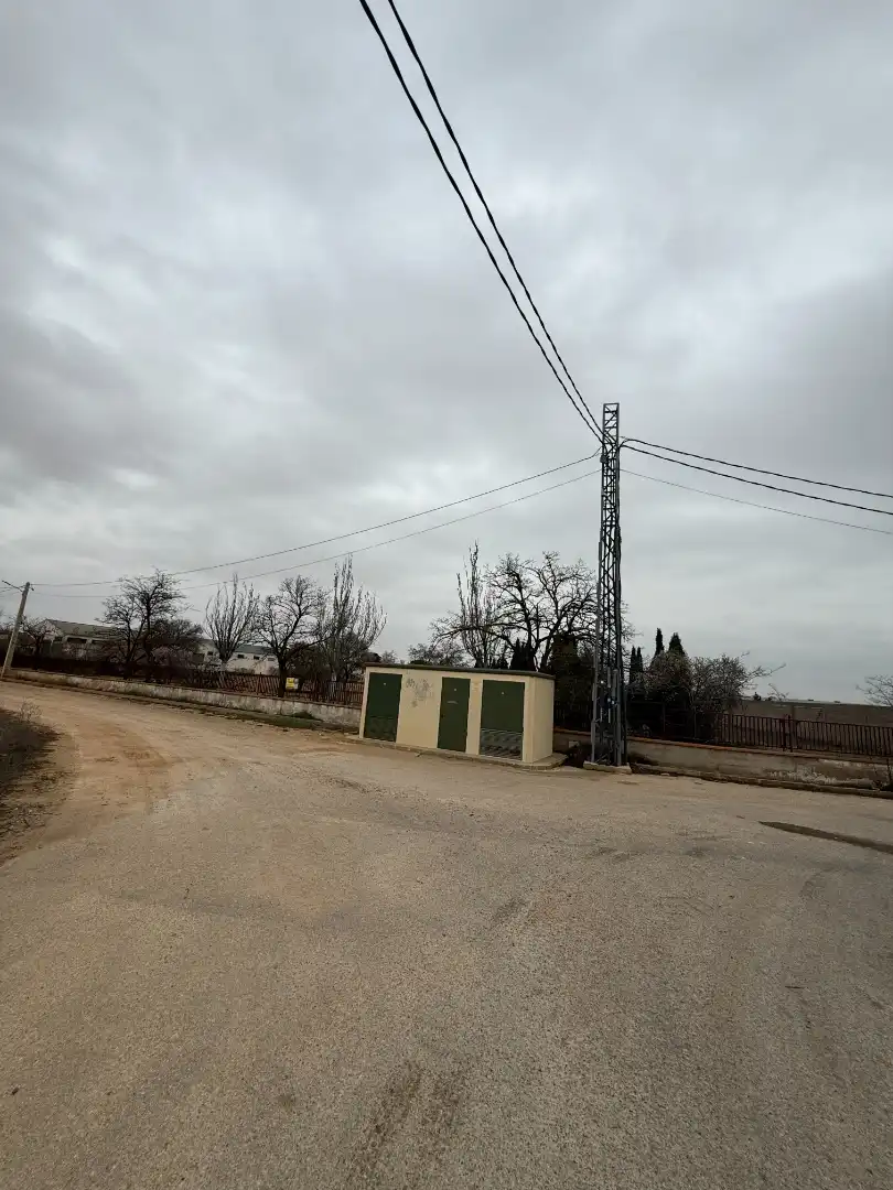 Nave industrial en venta en Casas de Haro con Alarma