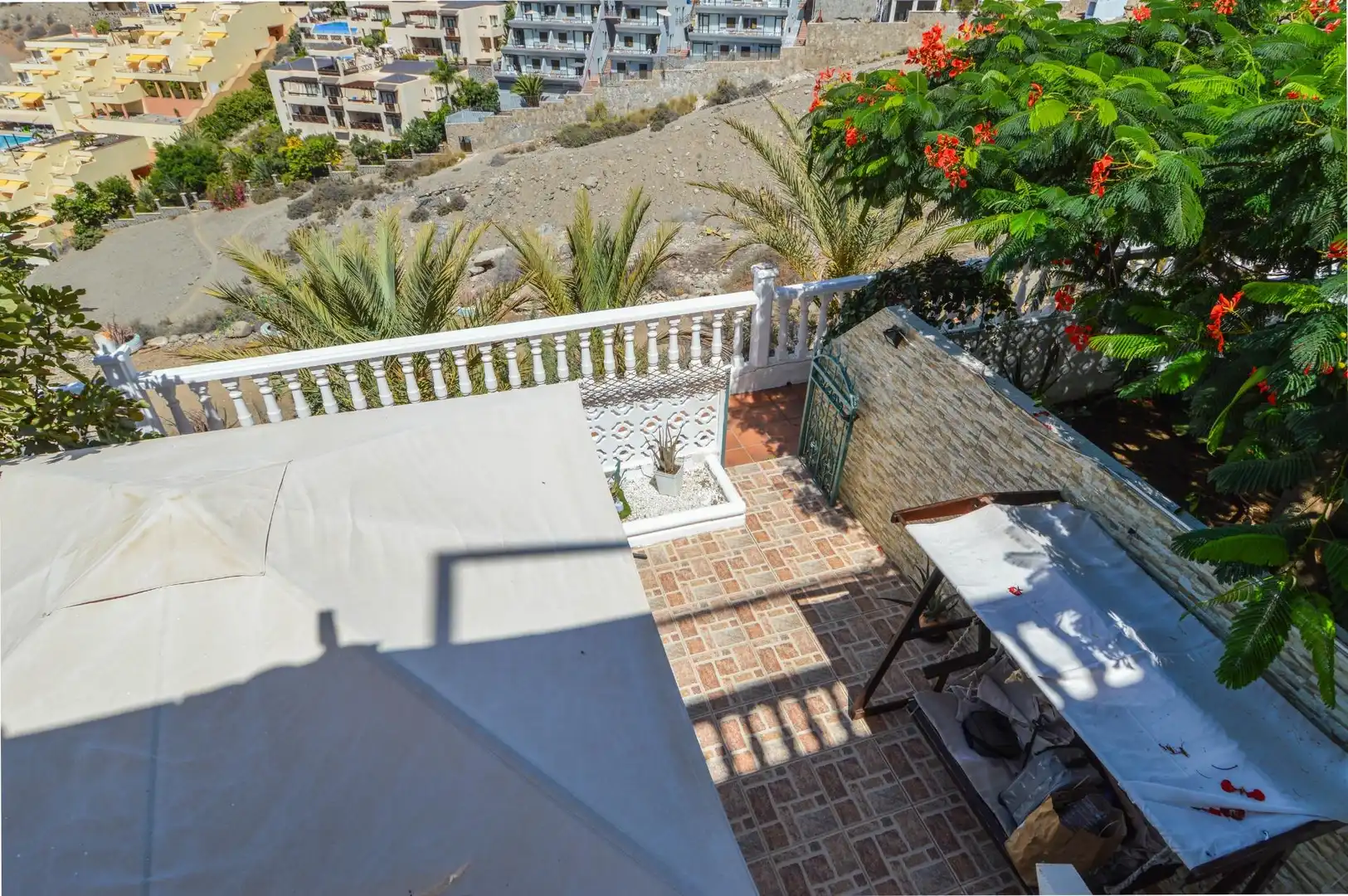 Terrasse von Maisonette zum Verkauf in Mogán mit Klimaanlage, Privatgarten und Terrasse