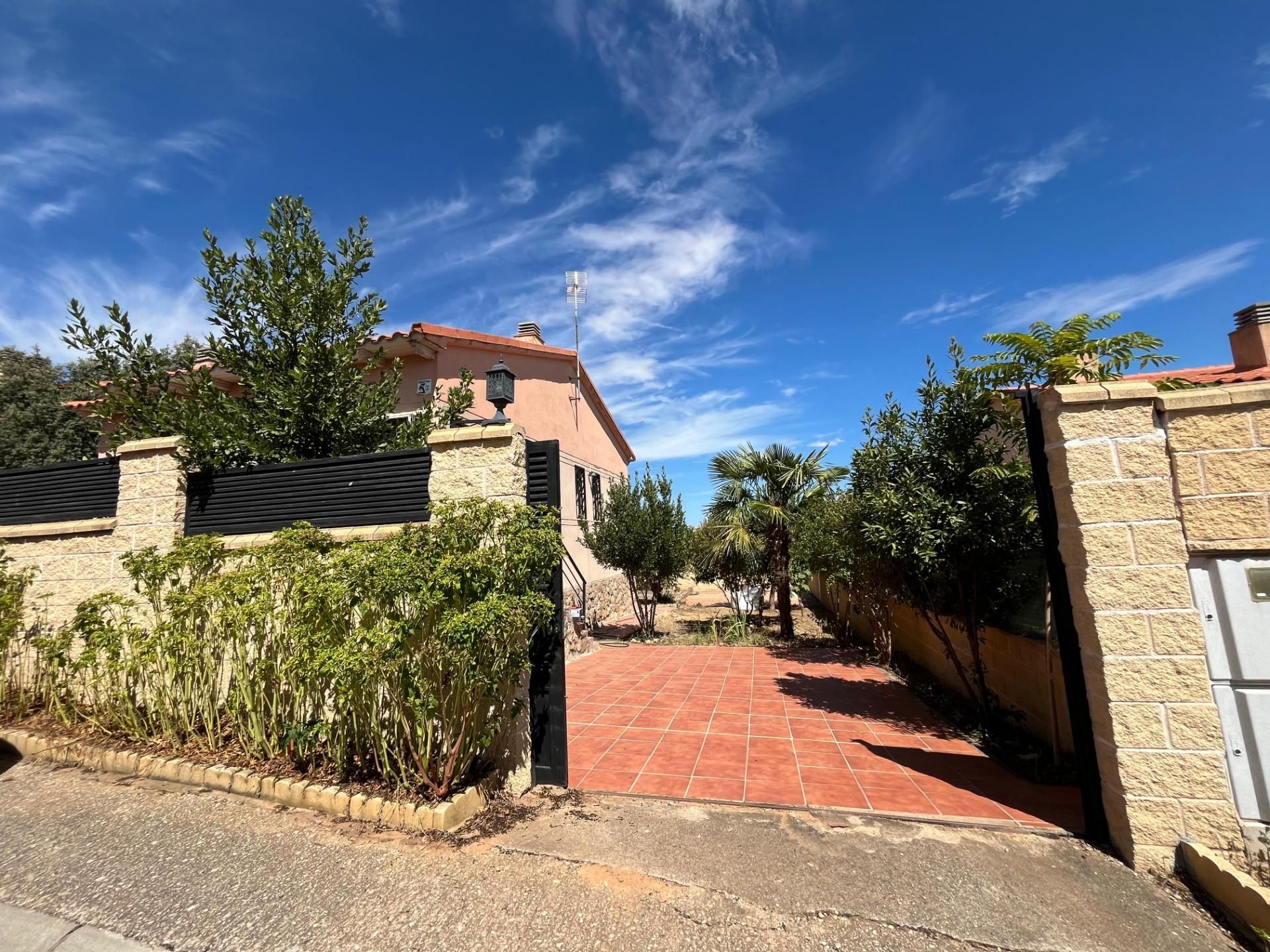 Exterior view of House or chalet for sale in Loranca de Tajuña  with Heating, Private garden and Terrace