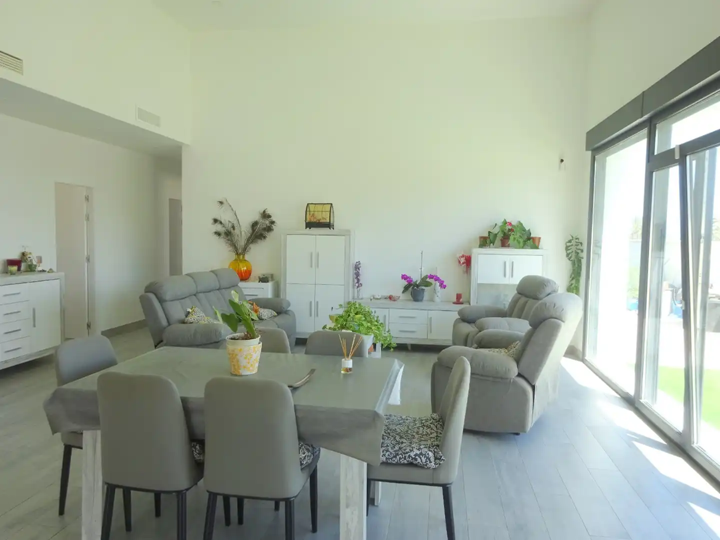 Sala d'estar de Casa o xalet en venda en Alhaurín de la Torre amb Aire condicionat, Calefacció i Jardí privat