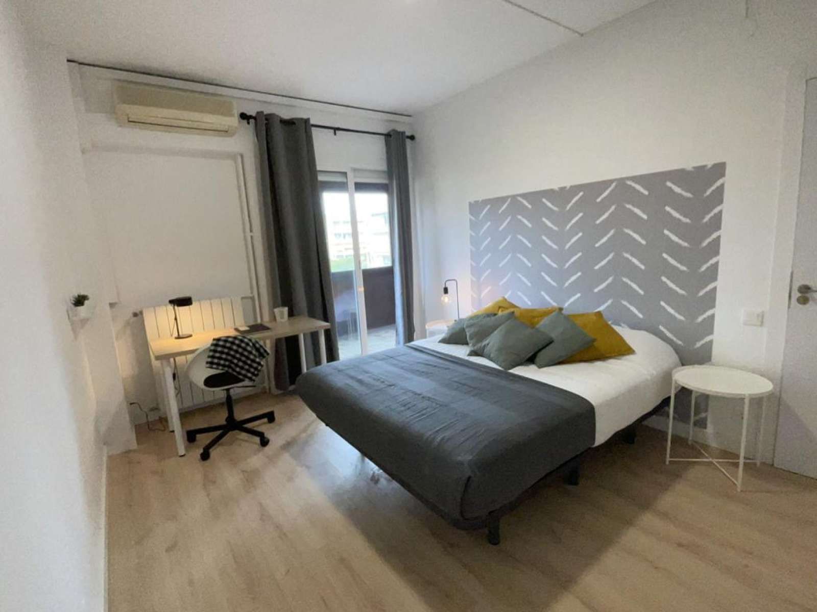 Bedroom of Flat to share in  Barcelona Capital  with Air Conditioner and Terrace