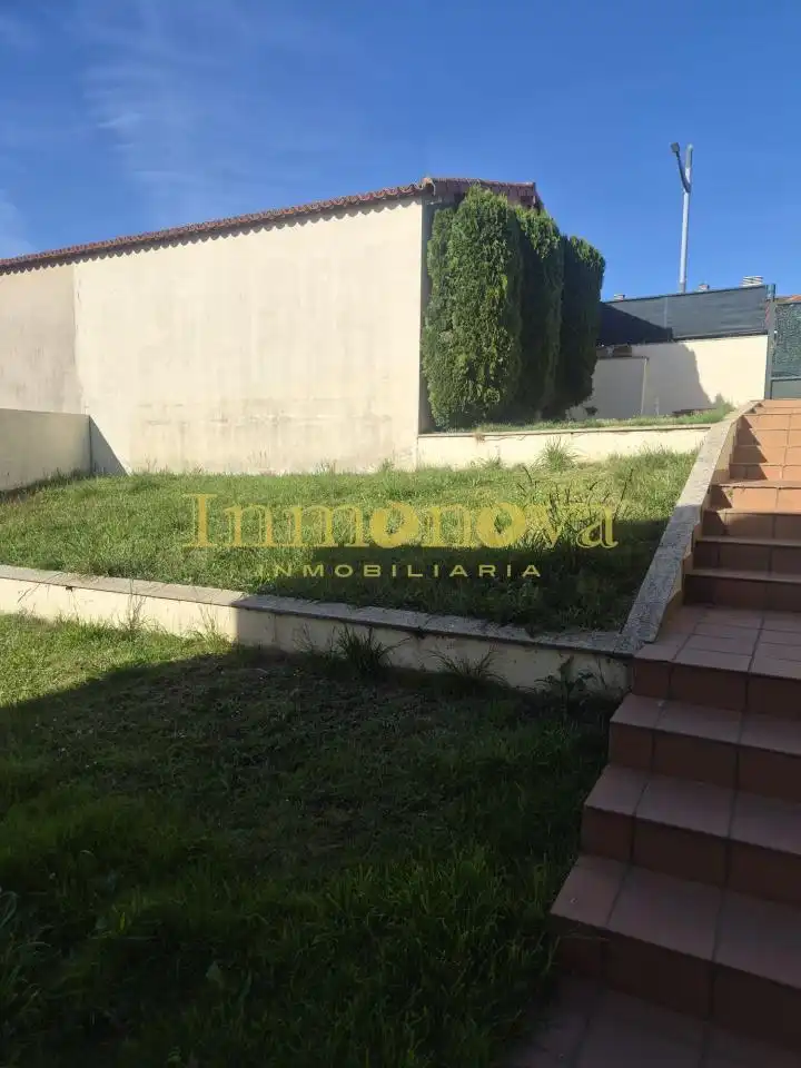 Casa adosada en venda en A Merca   amb Calefacció, Jardí privat i Terrassa