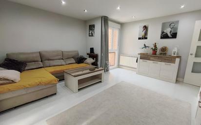 Living room of Flat for sale in  Madrid Capital