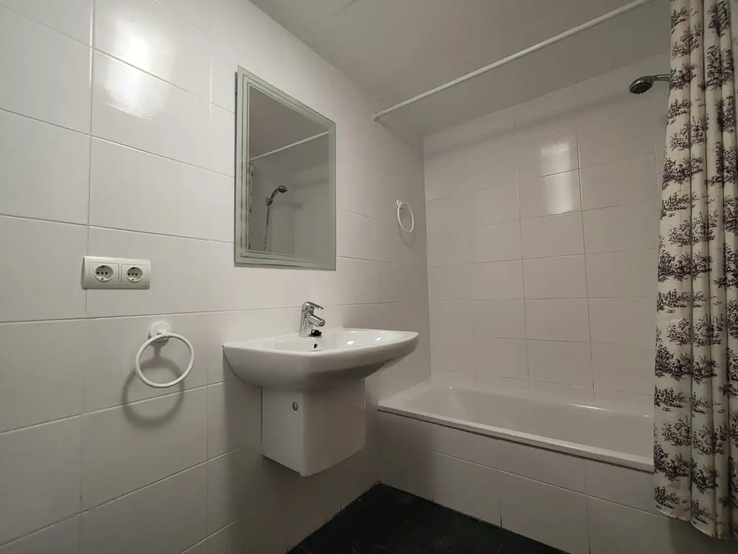Badezimmer von Wohnungen zum Verkauf in Villajoyosa / La Vila Joiosa mit Klimaanlage, Heizung und Privatgarten