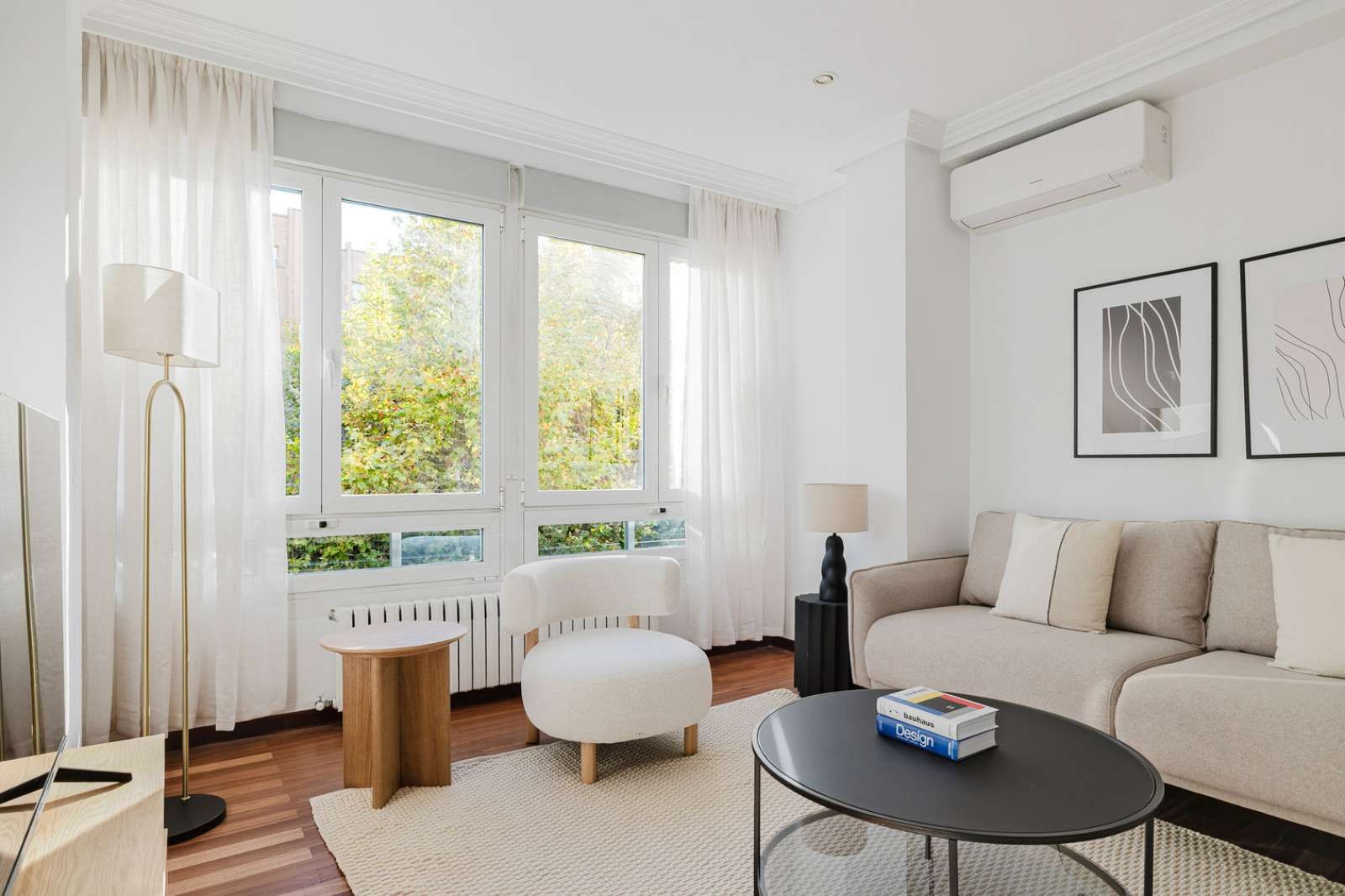 Living room of Apartment to share in  Madrid Capital  with Air Conditioner and Terrace